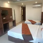 Hotel Green Tark Near Delhi Airport