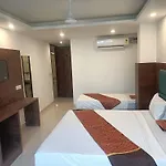 Hotel Green Tark Near Delhi Airport