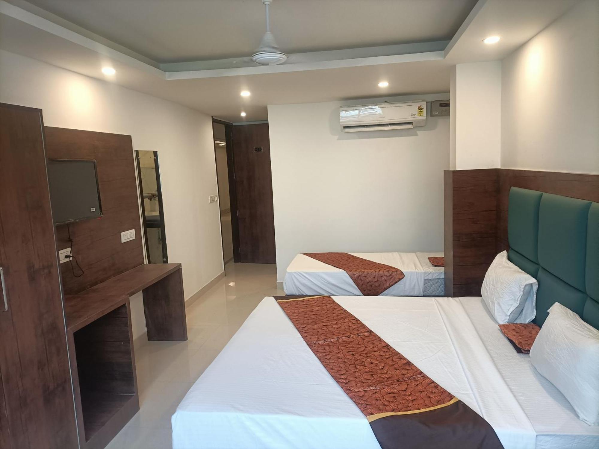 Green Tark Near Delhi Airport Guest house *